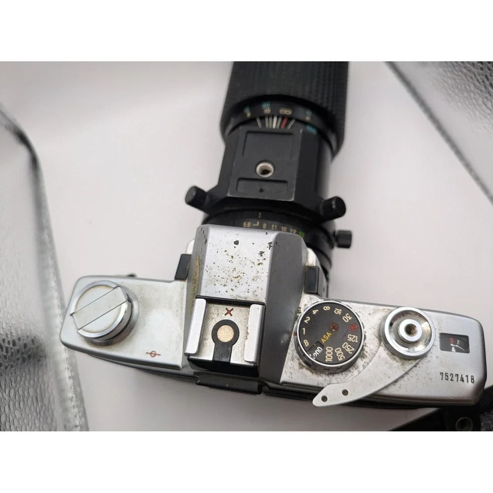 Minolta SRT 200 Film Camera‎ 35mm SLR Chrome Black Zoom Lens Japan Vintage FLAWS
